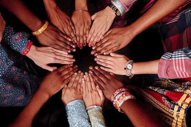 Manos unidas en comunidad